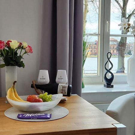 Das Ferienapartment Alexandrine Direkt Am Pfaffenteich Mit Eigenem Parkplatz Schwerin  Szoba fotó