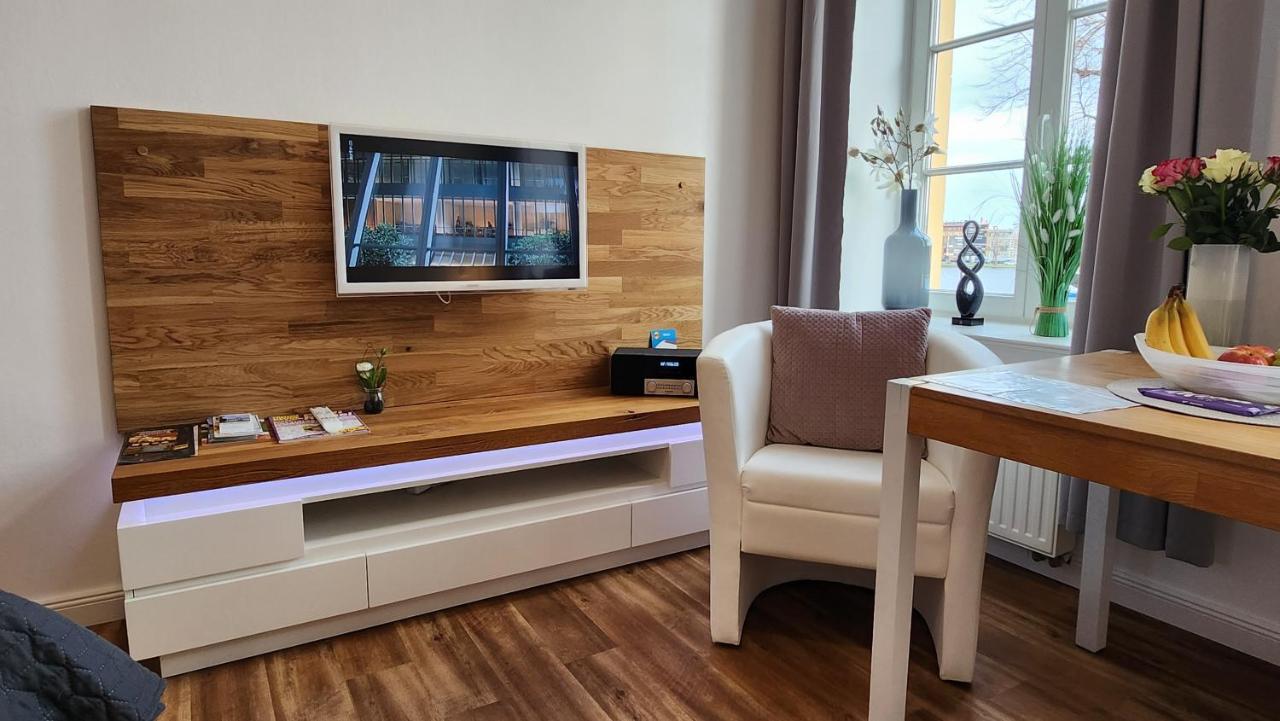 Das Ferienapartment Alexandrine Direkt Am Pfaffenteich Mit Eigenem Parkplatz Schwerin  Kültér fotó