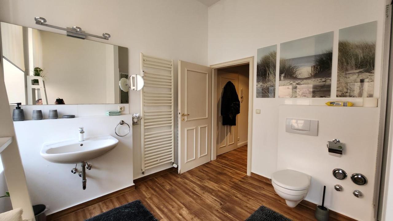 Das Ferienapartment Alexandrine Direkt Am Pfaffenteich Mit Eigenem Parkplatz Schwerin  Kültér fotó