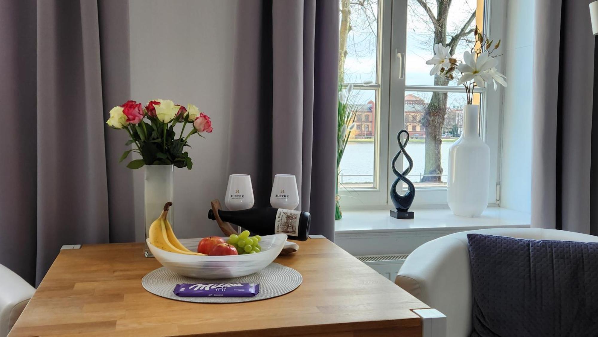 Das Ferienapartment Alexandrine Direkt Am Pfaffenteich Mit Eigenem Parkplatz Schwerin  Szoba fotó